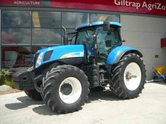 New Holland T7060