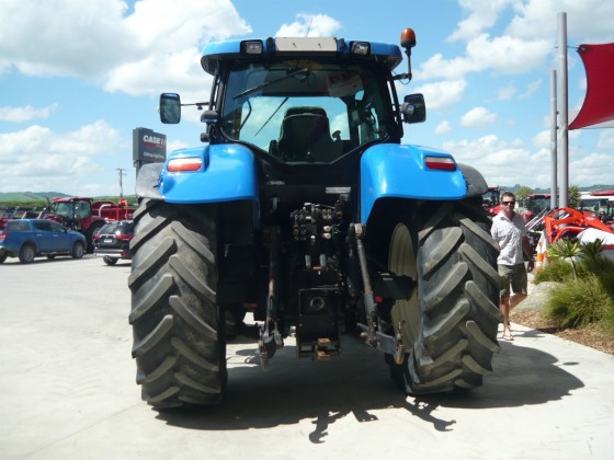 New Holland T7060