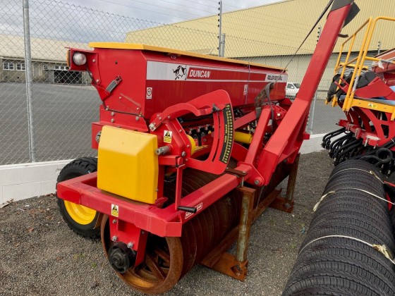 Duncan 320 Roller Drill