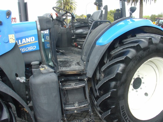 New Holland T6050