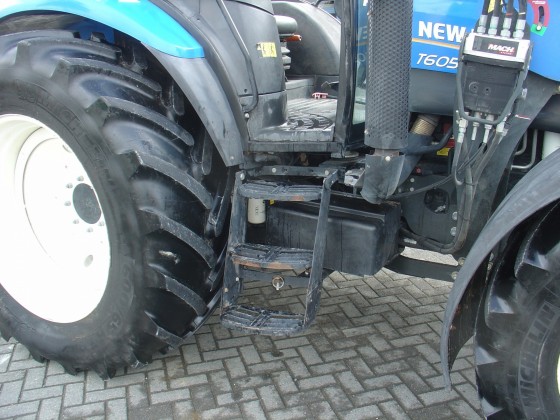 New Holland T6050